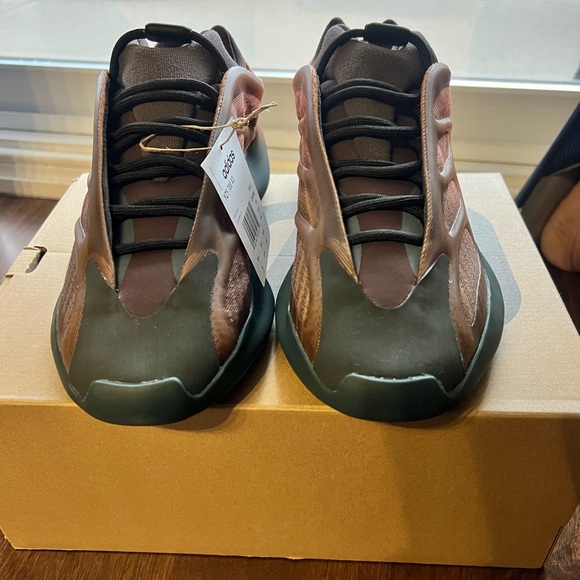 Yzy 700 v3 Copper Fade - Picture 7 of 8